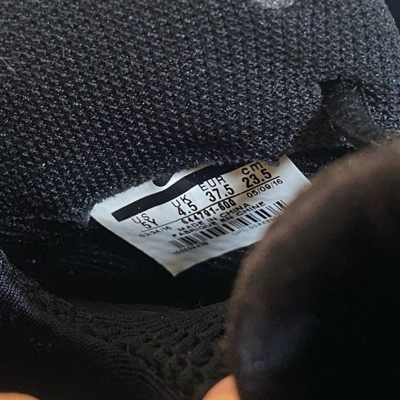 Nike Foamposites - Maroon - size 5Y - Picture 8 of 8